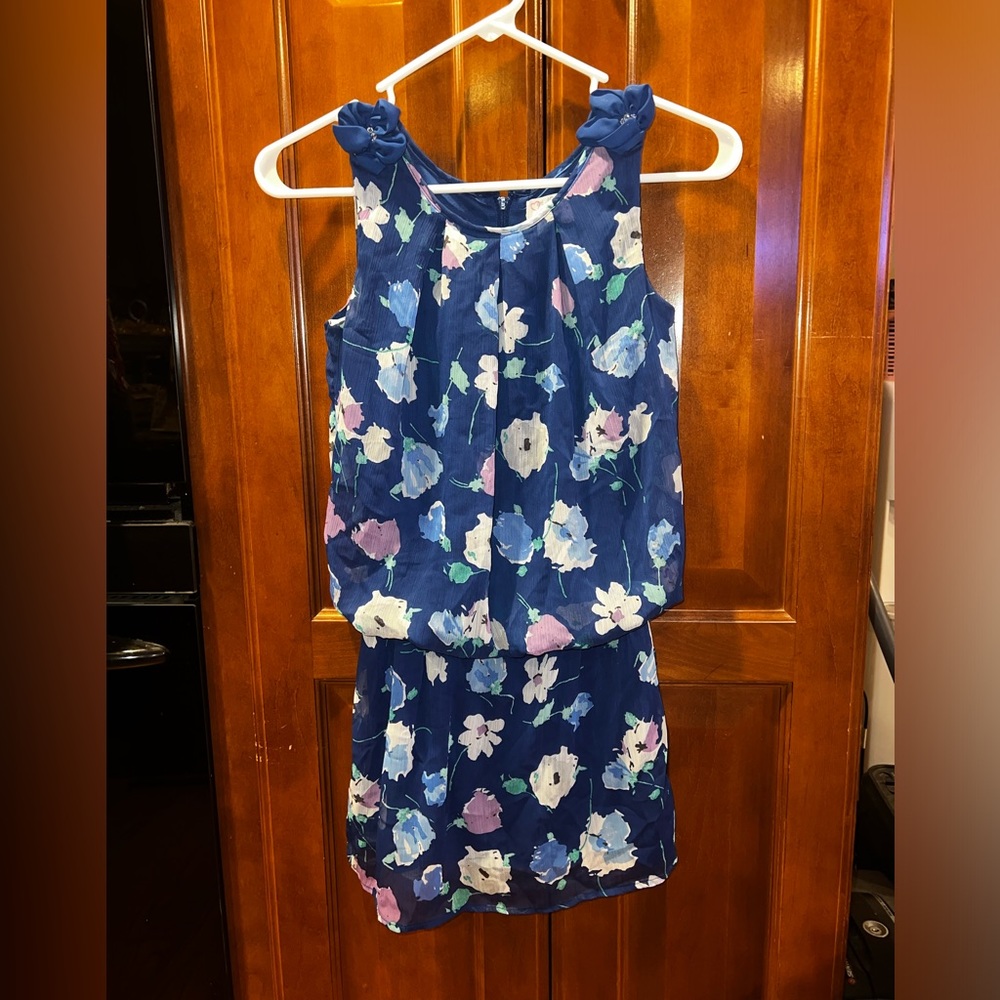 Super cute, sleeveless, zip back romper